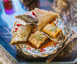 Photo du plat Assortiment de pâtisseries orientales faites par nos soins
